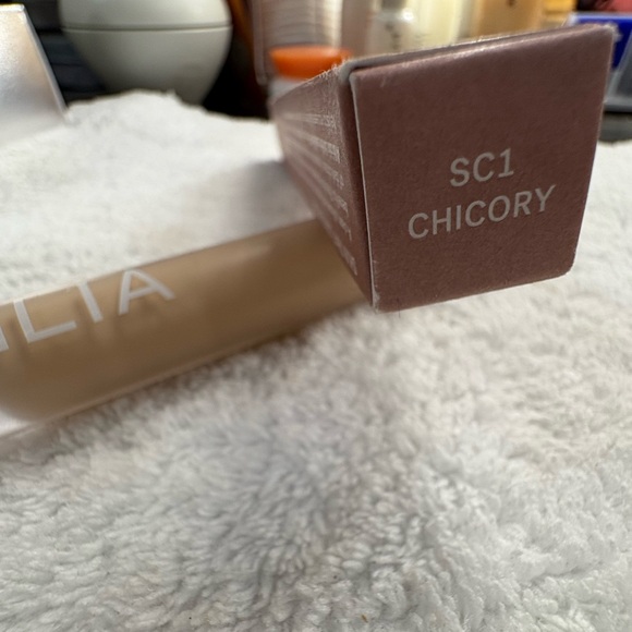 ILIA Cream Concealer Matte Finish - Picture 2 of 2